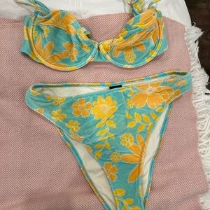 Triangl bikini with floral print